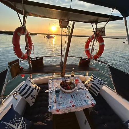 Bådhotel Houseboat - In Ria Formosa *